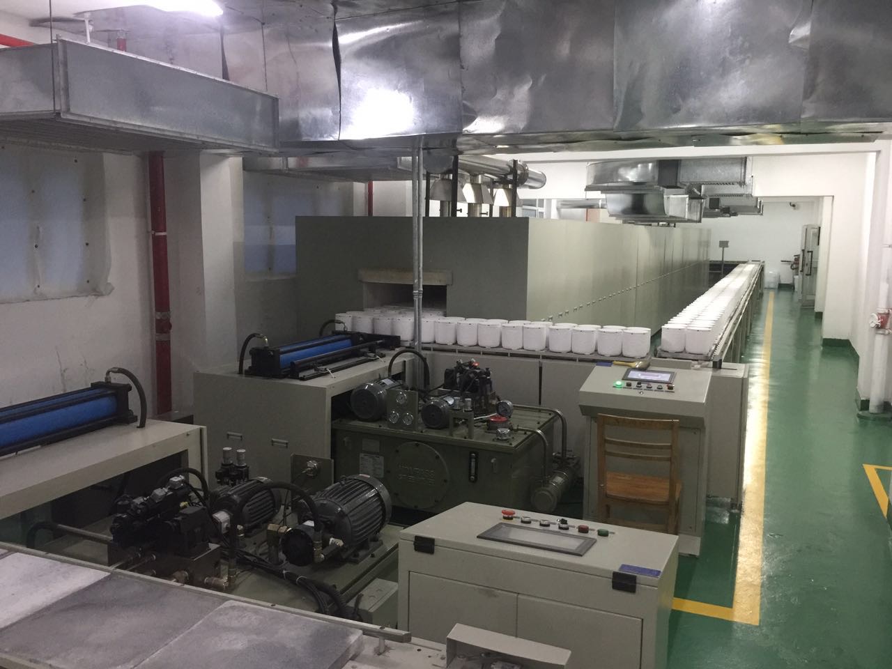 RTBS-1200℃系(xi)列(lie)高純氧(yang)化鋁(lv)粉體(ti)煅燒窯4